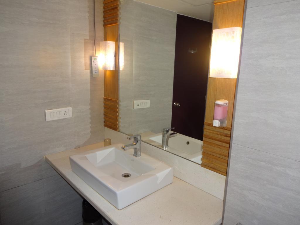 The Purple Leaf Hotels Hyderabad Exterior foto